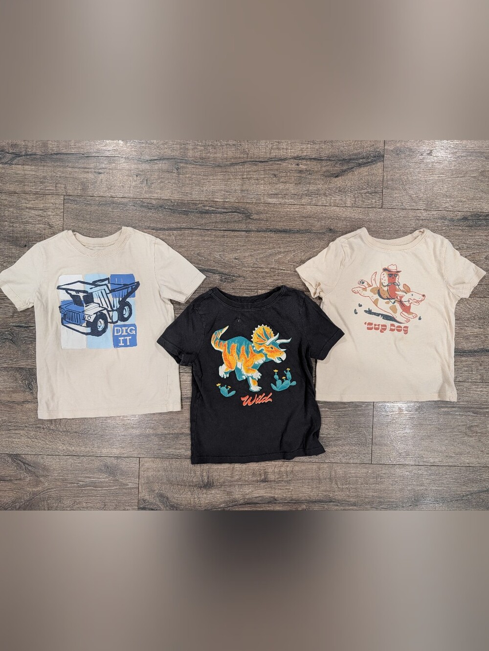 Old Navy 4T Boys 100% Cotton Tshirt Bundle Neutral Tan Grey Dinosaur Truck